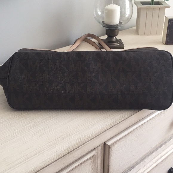 Michael Kors Jet Set Medium Multifunction tote - Picture 8 of 13